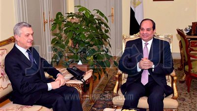 السيسي يبحث مكافحة الهجرة غير الشرعية مع مفوض الأمم المتحدة لشئون اللاجئين