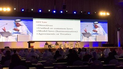 خبير سعودي: 300 مليار دولار خسائر دول الخليج جراء تراجع أسعار النفط