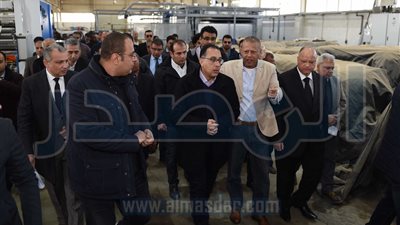 رئيس الوزراء يتفقد مشروعات مدينة الروبيكي للجلود