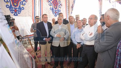 شريف إسماعيل يتفقد مشروع صوامع طنطا