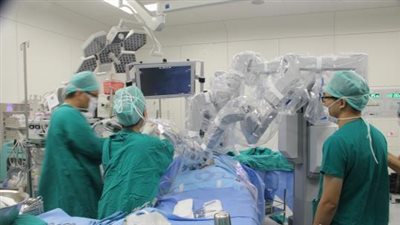 استخدام الإنسان الآلي في العمليات الجراحية أصبح أكثر أمانا