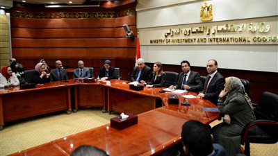 سحر نصر تبحث تطوير مشروعات في المنطقة الحرة باستثمارات 26 مليار دولار