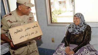 القوات المسلحة توزع 1,5 مليون حصة غذائية بمناسبة شهر رمضان المبارك 