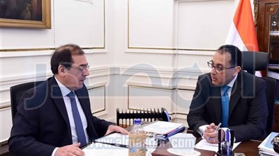 رئيس الوزراء يتابع مع وزير البترول نتائج اجتماعات منتدى غاز شرق المتوسط