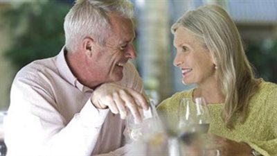 دراسة: الرجال كبار السن ينجبون أبناء 