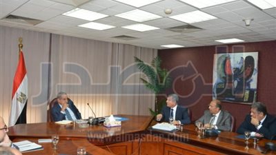 وزير الصناعة: تشكيل لجنة لتطوير منظومة التراخيص الصناعية