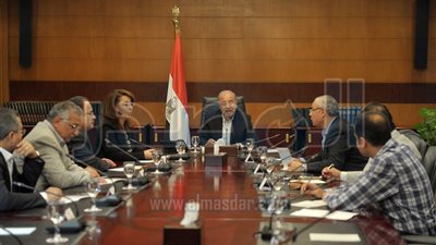 رئيس الوزراء يعزي السفير الروسي في ضحايا سقوط الطائرة بسيناء