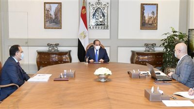 السيسي يتابع موقف مشروعات المدن الجديدة وتطوير العشوائيات