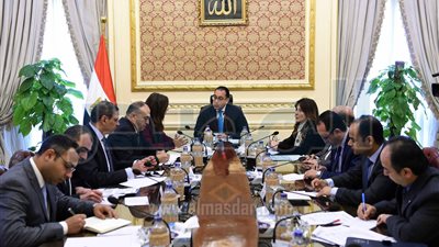 رئيس الوزراء يناقش إعادة هيكلة مديونيات بنك الاستثمار