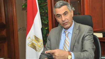 رئيس السكك الحديدية يتفقد حركة القطارات وسير العمل بمحطة رمسيس