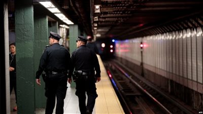 نيويورك.. 34 مصابا إثر خروج عربتي مترو أنفاق عن القضبان
