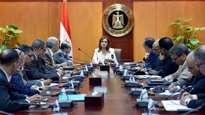 سحر نصر تبحث مع رؤساء المناطق العامة بدء تنفيذ خطة التطوير بالمحافظات