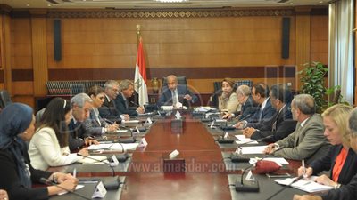 الحكومة تقر حزمة تشريعات لتنشيط المشروعات الصغيرة ودفع عجلة الاستثمار