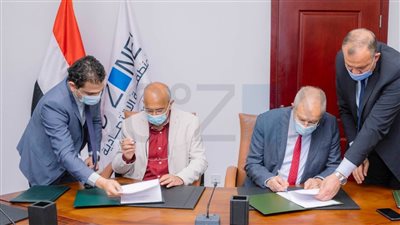 توقيع عقد تطوير ميناء السخنة بالمنطقة الاقتصادية لقناة السويس