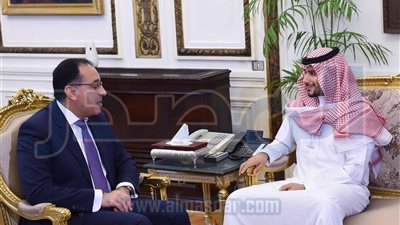 «مدبولى» يبحث مع رئيس « كي بى دبليو» خطط تصنيع السيارات الكهربائية فى مصر