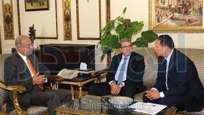 صور: شريف إسماعيل يستقبل رئيس شركة لاكتريس