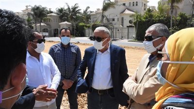 مسئولو «الإسكان» يتفقدون مشروعات المرافق وتطوير المحاور والطرق في التجمع الأول