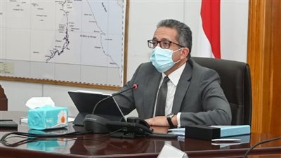 العناني يبحث سبل الترويج السياحي لمصر في الأسواق العالمية