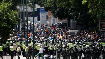 المجلس الوطني الانتخابي بفنزويلا يصادق على إجراء استفتاء لعزل الرئيس