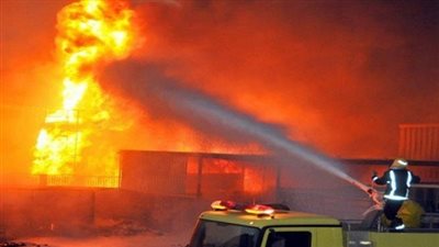 17 سيارة إطفاء للسيطرة على حريق سوق الجمعة في منطقة الخليفة