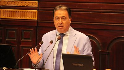 وزير الصحة: افتتاح مصانع أدوية لسد احتياجات السوق قريبا