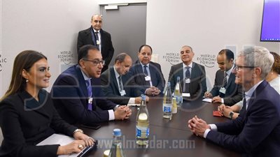 رئيس الوزراء يبحث مع «آبل» ضخ استثمارات مباشرة بمصر