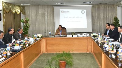 «البترول»: إنشاء مجمع لإنتاج البنزين والسولار في السويس باستثمارات 2,4 مليار دولار