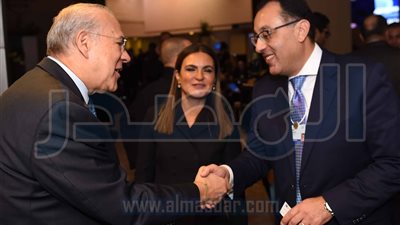 رئيس الوزراء يبحث الاستفادة من منظمة التعاون الاقتصادي 