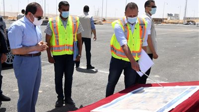 السيسي يتفقد الطريق الدائري الأوسطي والمقر الجديد لسوق السيارات