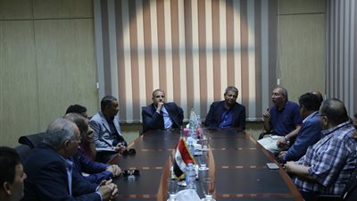 وزير الشباب والرياضة يناقش أوضاع أندية الإسكندرية