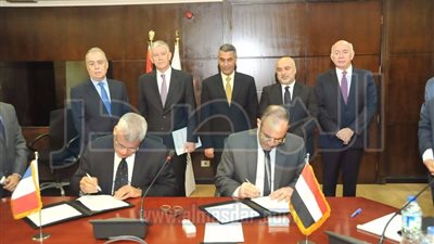 وزير النقل يوقع عقد تنفيذ المرحلة الثالثة من الخط الثالث للمترو 