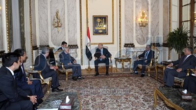 اثناء لقائه رئيس الوزراء ... السفير الآذربيجاني يسلم دعوه من رئيس بلاده موجهه للسيسي  لزيارة آذربيجان