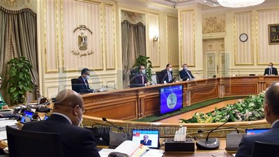 رئيس الوزراء: الدولة تعمل على توفير أكبر كمية من لقاحات كورونا