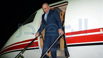 الفريق محمود حجازى يعود إلى أرض الوطن بعد زيارة رسمية لدولة الإمارات