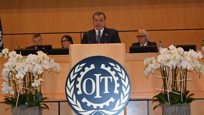 مصر تدعو لتنشيط السياحة بتوزيع هدايا في مؤتمر دولي بجنيف