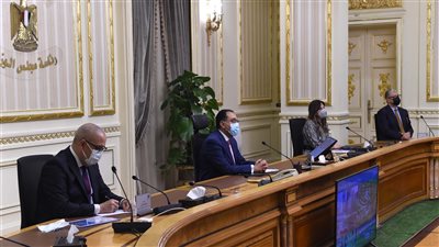 رئيس الوزراء يستعرض التصورات المقترحة لتطوير منطقة الفسطاط