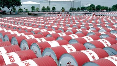 النفط يستقر بعد توقعات بانخفاض حاد للاستثمارات