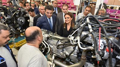 صور.. سحر نصر تطلق إشارة البدء في إنتاج السيارة 
