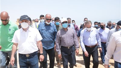 وزير النقل يتفقد أعمال تطوير ميناء السخنة