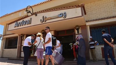 مطروح تستقبل 183 سائحا قادمين من مطار روما