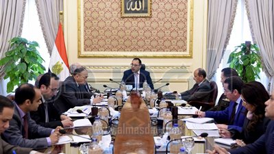 رئيس الوزراء يبحث خطط توطين صناعة السيارات الكهربائية فى مصر 