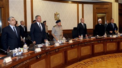 صور.. الحكومة تبدأ اجتماعها بالوقوف دقيقة حدادًا على أرواح شهداء رفح 