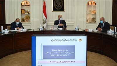 3 وزراء يناقشون مشروع اللائحة التنفيذية لقانون تنظيم إعلانات الطرق