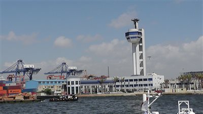 فتح بوغاز مينائى الإسكندرية والدخيلة بعد تحسن الأحوال الجوية