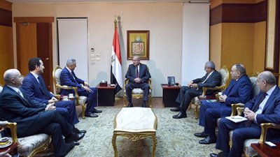 رئيس الوزراء يبحث مع وزير الصناعة المغربي الفرص الاستثمارية