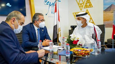 وزيرا السياحة والطيران يلتقيا وزير الإمارات لريادة الأعمال والمشاريع الصغيرة