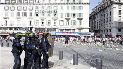 صحف فرنسية وبريطانية تصف أعمال العنف قبل مباراة روسيا وإنجلترا بـ