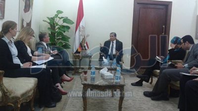 وزير البيئة يبحث مع السفير الألمانى بالقاهرة سبل التعاون المشترك فى مجال إدارة المخلفات 