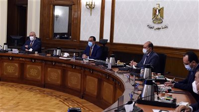 مدبولي يستعرض مخططات تطوير عدد من المحاور المرورية بالقاهرة الكبرى