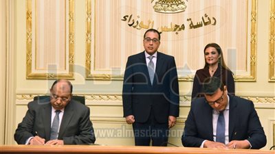 رئيس الوزراء يشهد توقيع اتفاقية التخلص الآمن من مخلفات مصرف كيتشنر